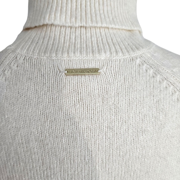 Michael Kors Decorative Button Oversized White Turtleneck Sweater - Picture 5 of 7